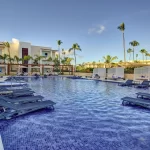 3 outdoor pools, pool umbrellas, sun loungers