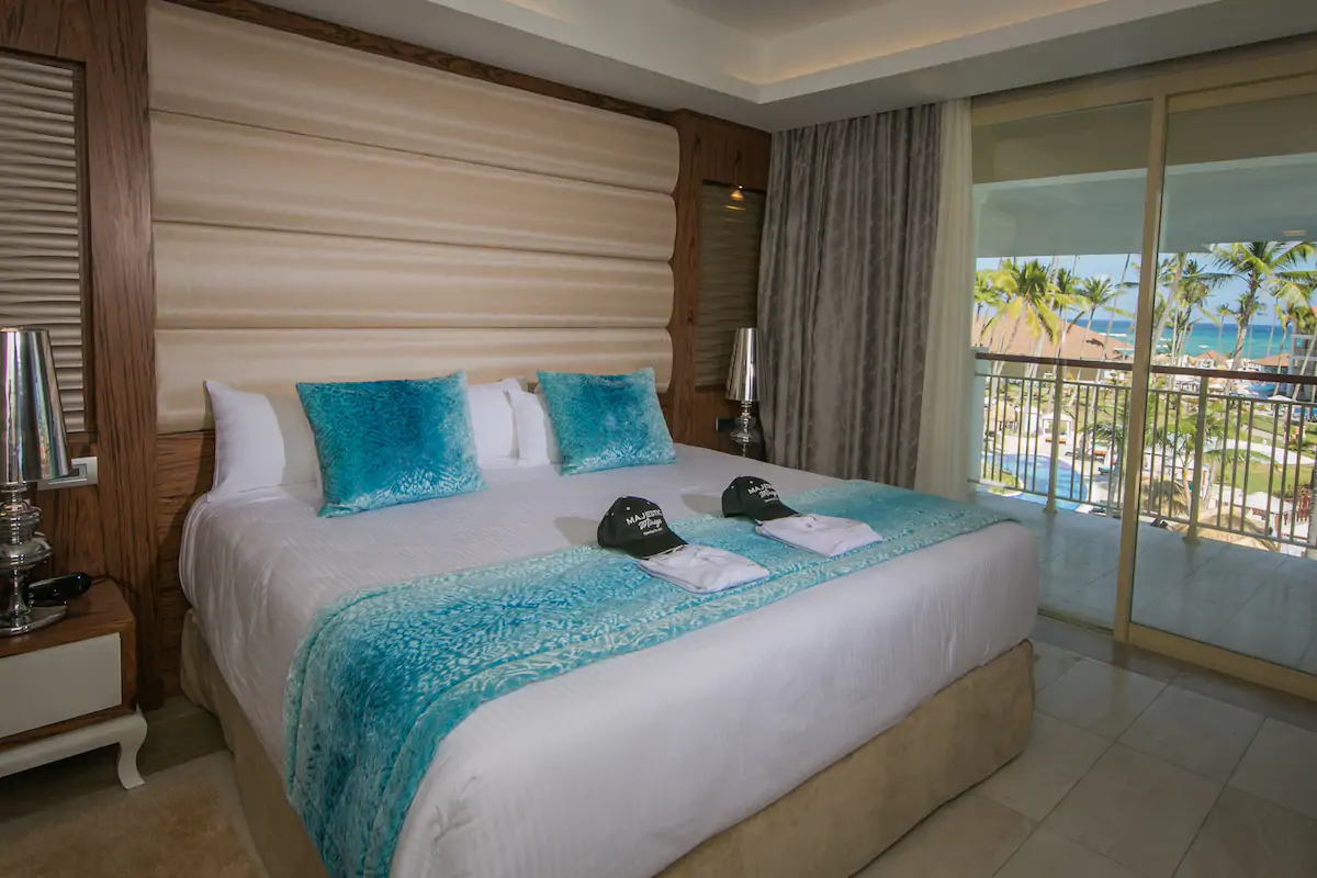 Mirage Club Ocean View Suite with Outdoor Jacuzzi