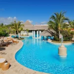 6 outdoor pools, pool umbrellas, sun loungers