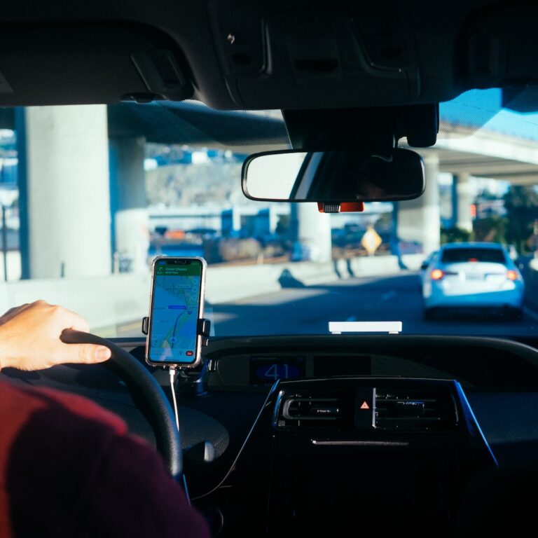 person holding iphone 6 inside car, car rental